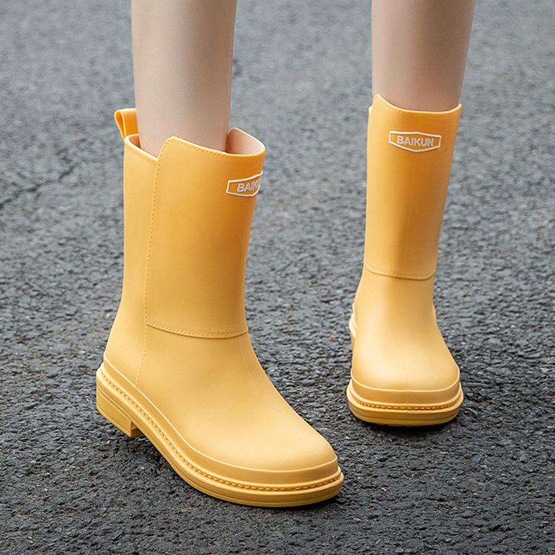 Waterproof rain boots medium tube velvet rain shoes women wear non-slip students warm rubber shoes wear-resistant work water shoes winter