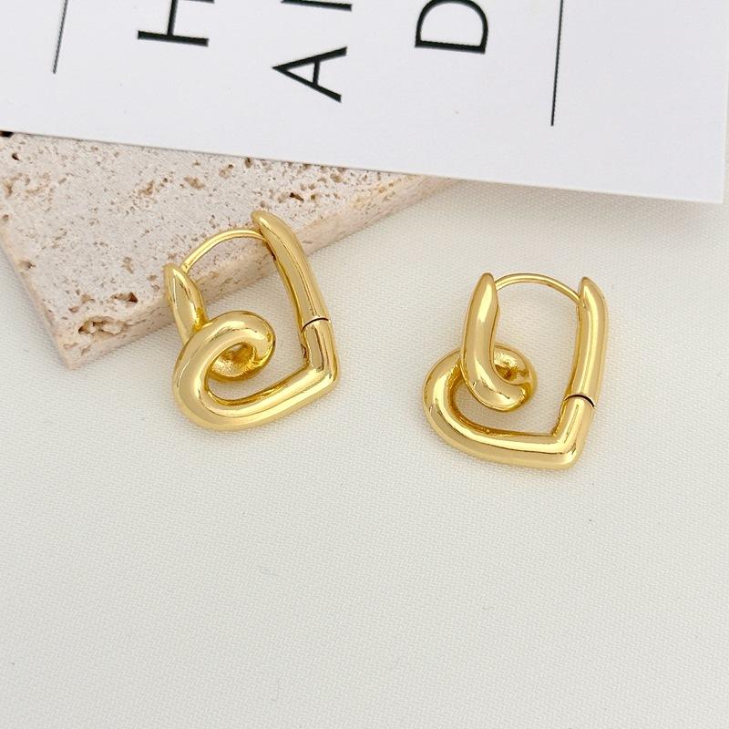 Fashion Temperament Simple Earrings Heart-Shaped Ear Buckles Asymmetrical Love Hollow Stud Earrings Women золотой
