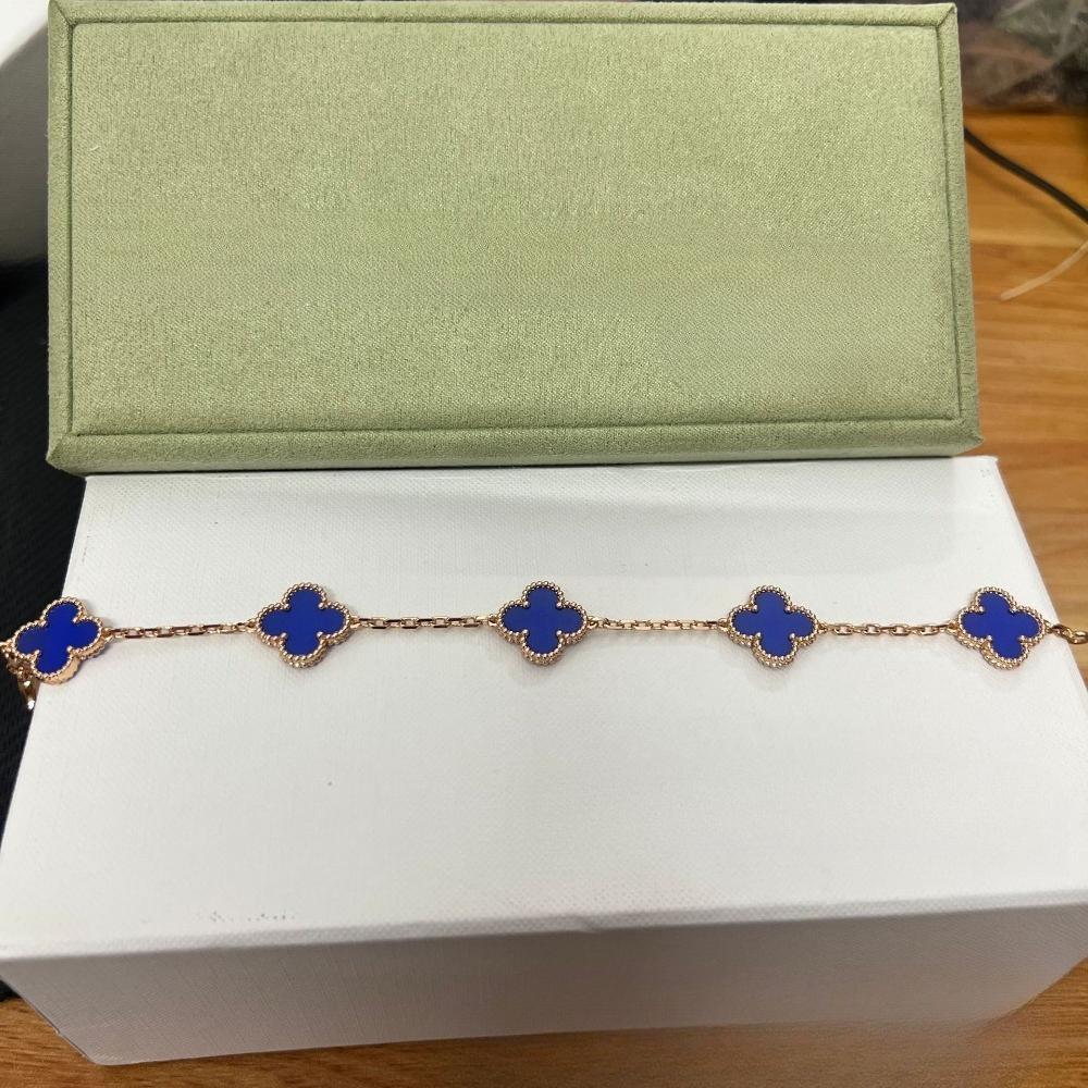 Vierblättriges Klee- und Fünfblüten-Armband mit rotem Achaten - Ein Geschenk für deine Freundin