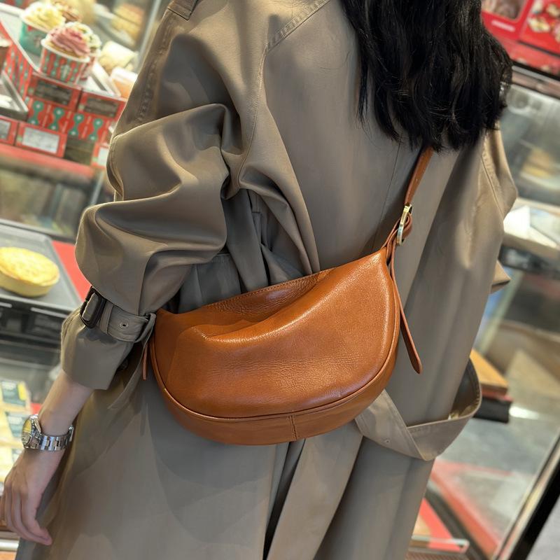 Real Leather Women's Bag New Fashionable Armpit Dumpling Bag Retro Commuting Cowhide Shoulder Crossbody Bag Women's Saddle Bag