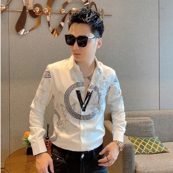 

2024 Новая летняя элегантная модная готическая свободная повседневная красивая мужская рубашка мужская одежда с принтом на пуговицах, V-образным вырезом, длинным рукавом, шикарные топы XL белый