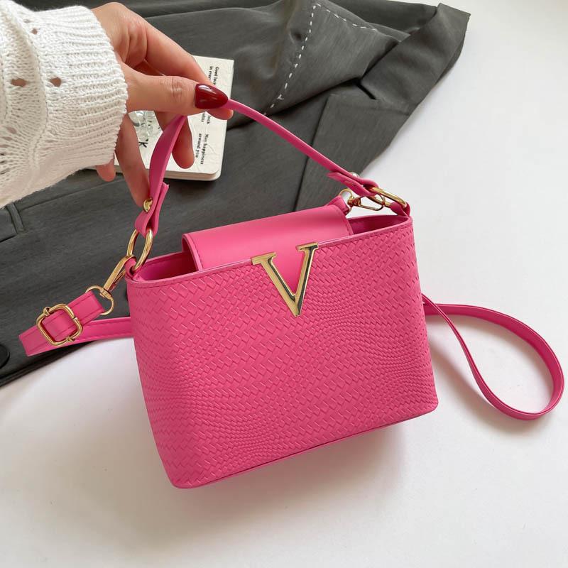 Light Luxury Fashion 2025 Autumn New Shoulder Retro Personalized Messenger Trend Women's Bag Handbag Small Bag