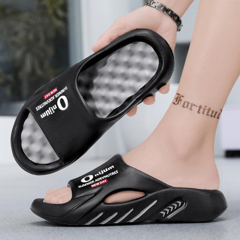Summer Men's Slippers Trend Versatile Personality Indoor Bathroom Non-slip Thick Bottom Stepping On Shit Feeling One-word Travel Sandals