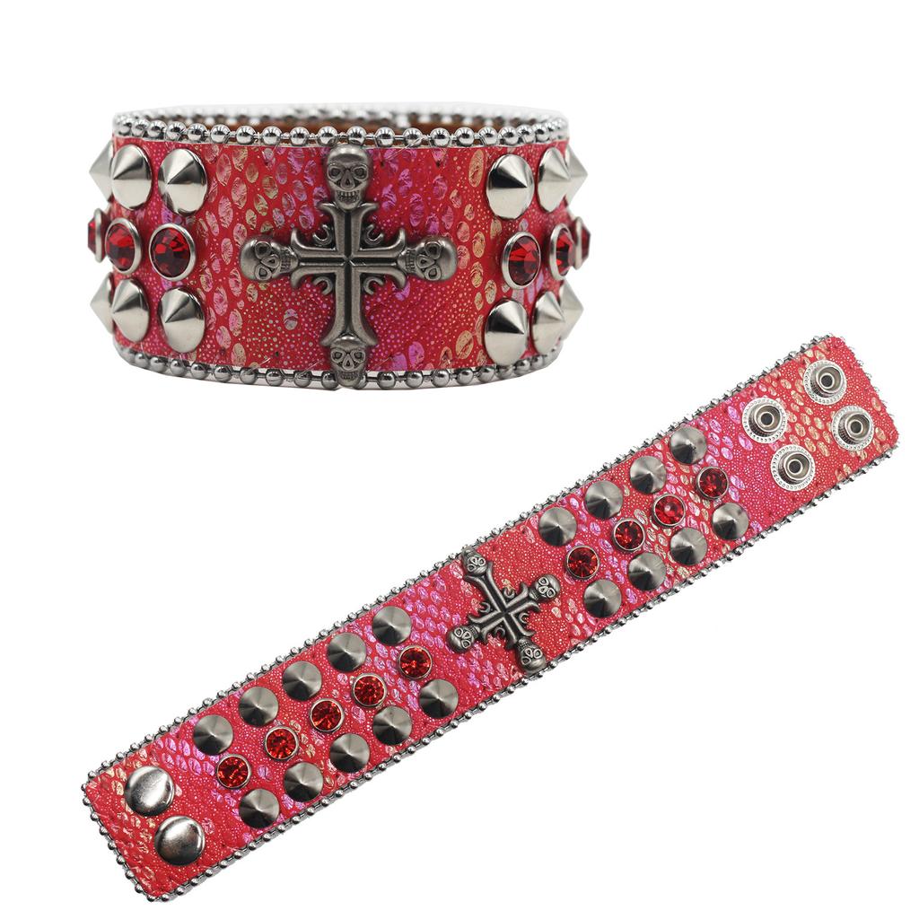 Amerikanisches Strassnietenarmband, Punk Gothic Personalisierter Schmuck mit Kreuzverzierungen