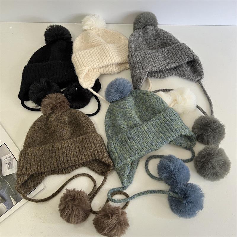 

Mixed color hanging ball braid wool hat fashion winter warm ear protection Lei Feng hat fashion knitted hat girl M（56-58cm） чорний