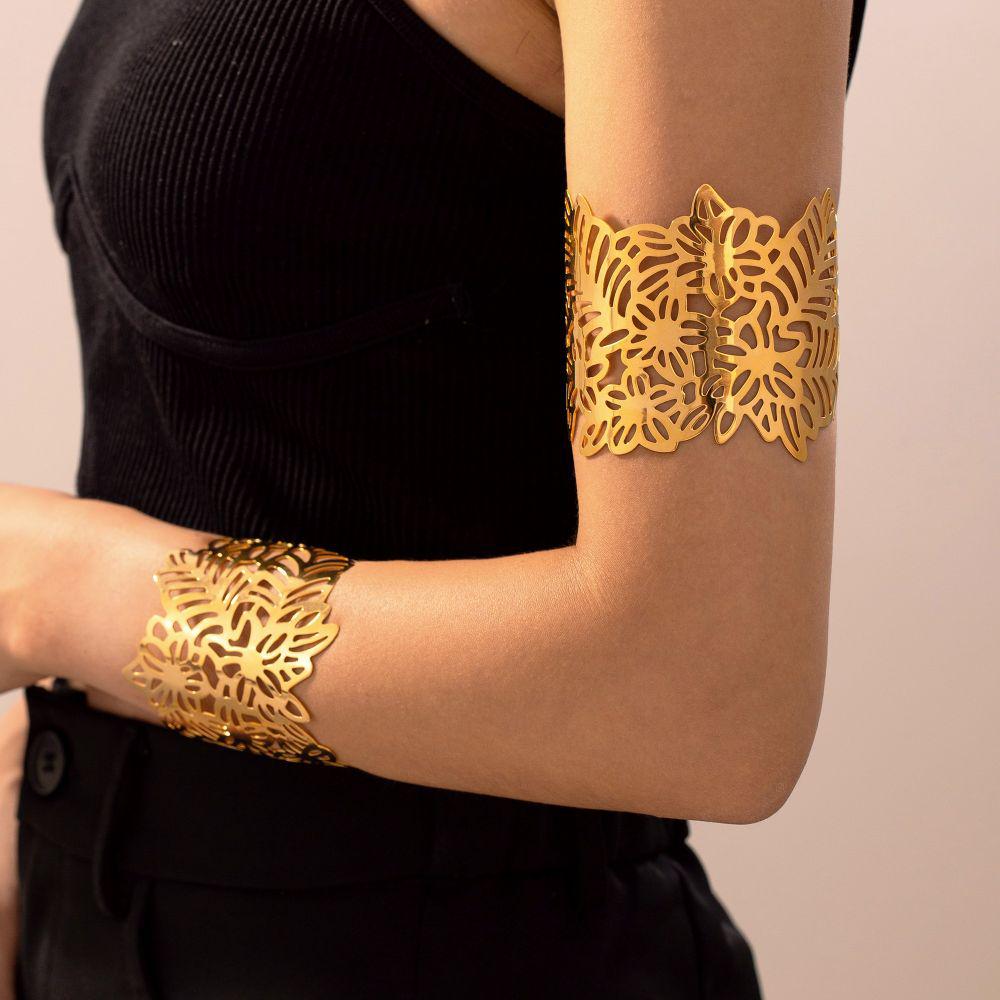 Exaggerated Geometric Flower Openwork Bangle: 18k Gold-Plated Titanium Steel Bracelet