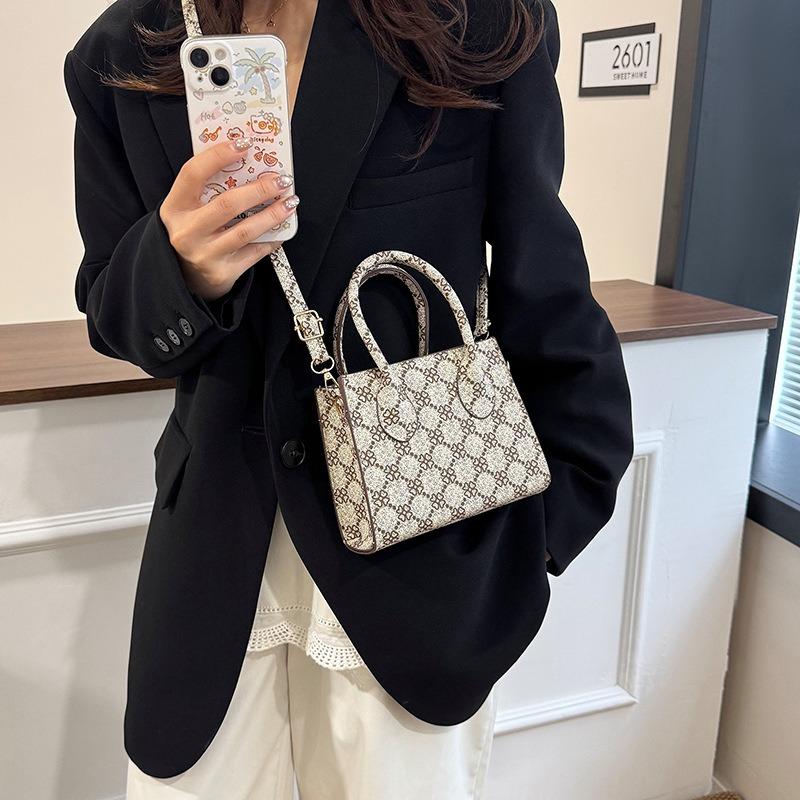 New Retro Texture Casual Simple Fashion Shoulder Crossbody Portable Small Square Bag Commuter Women's Bag