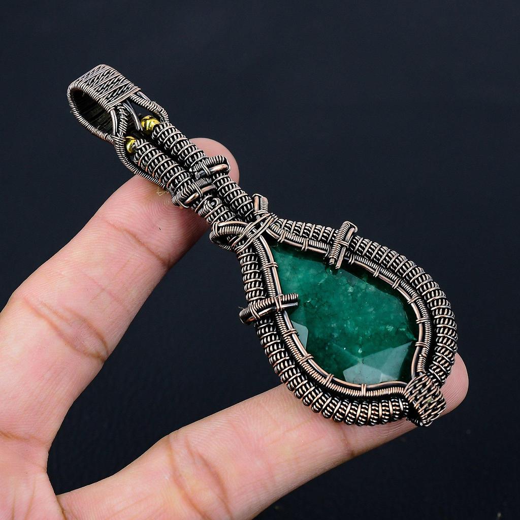 Pietre prețioase de smarald create în laborator, bijuterii din sârmă de cupru pur înfășurate manual