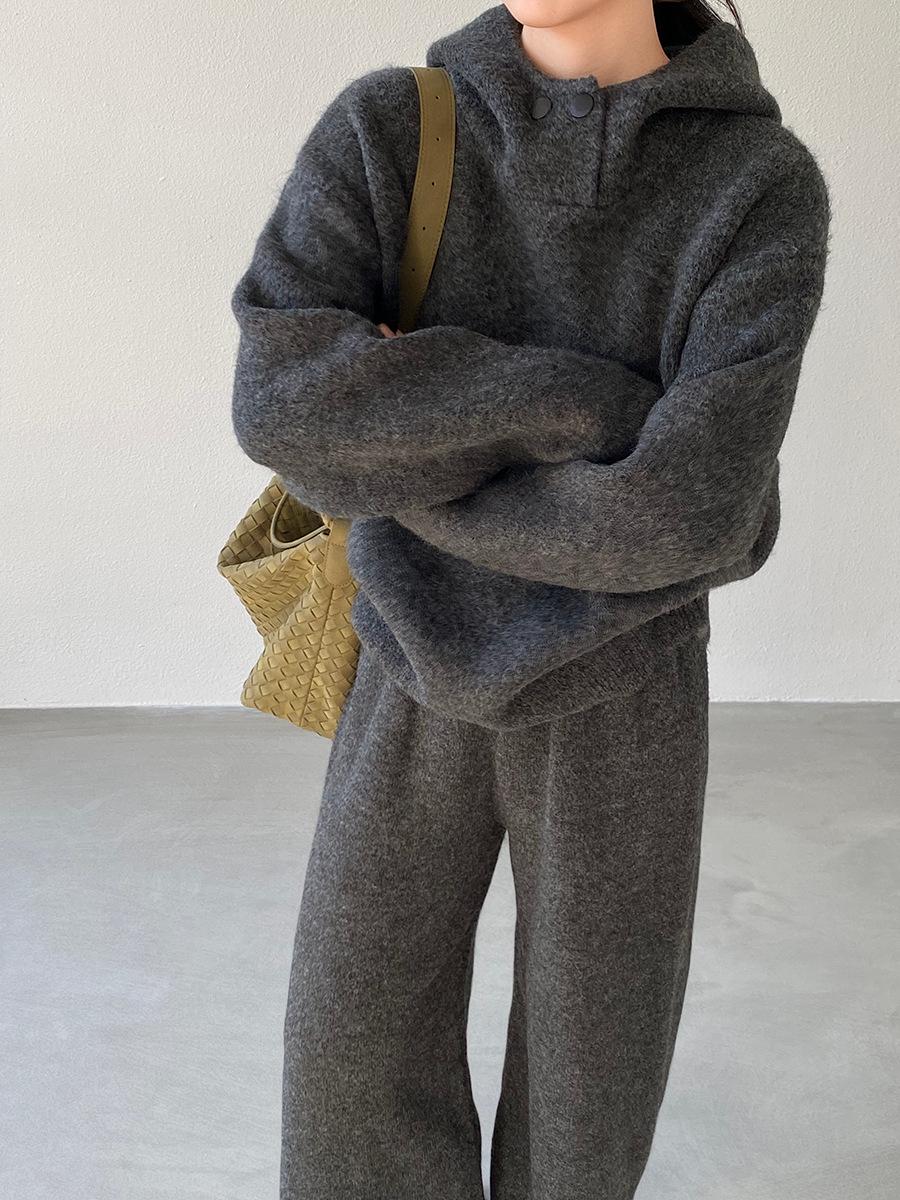 

Jiang Zuo Grey Hooded Knit Cardigan: 2025 Winter Loose Style Soft Pullover (N836) One Size