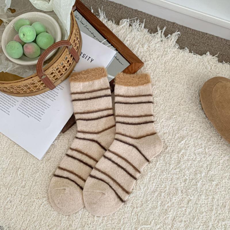 

Женские осенне-зимние утолщенные теплые шерстяные носки средней длины с жаккардовым рисунком в виде милых мультяшных животных 1 pair