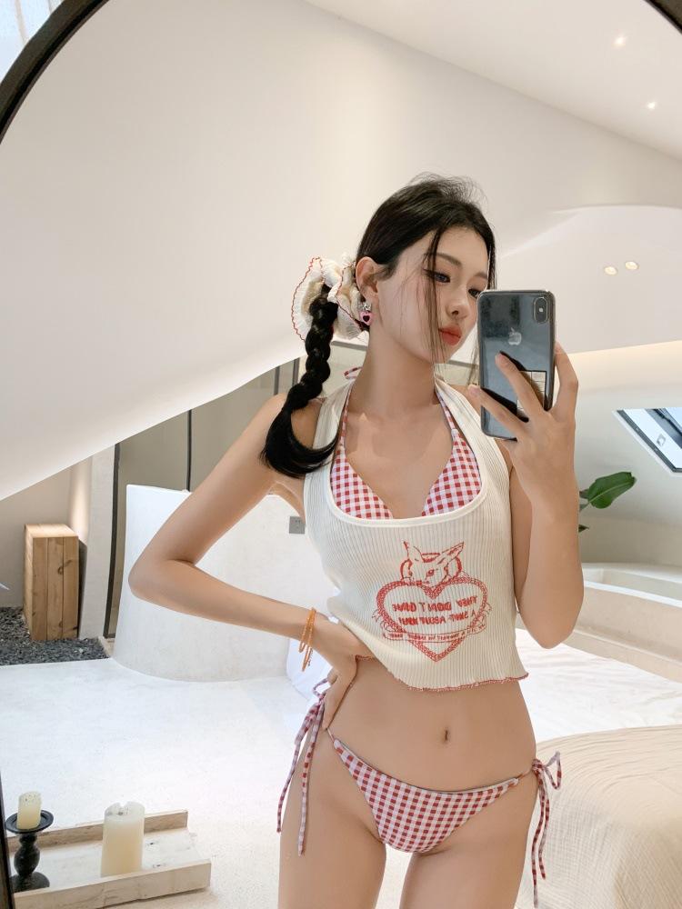 Japanisches und Koreanisches reiner Reiz Stil süßes Bikini-Dreiteiler-Set, sexy Karomuster geteilt kleine Brust i Urlaubs-Badeanzug
