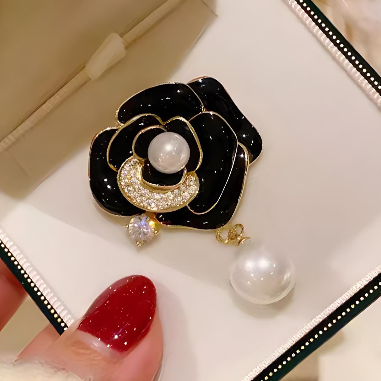 

Брошь «Камелия с жемчугом», Высококлассный женский нежный аромат, Стиль пиджака, Дизайнерская брошь, Нишевая брошь чёрный