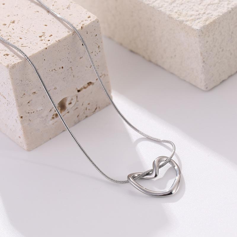 French Fashion Temperament Hollow Love Necklace Personalized Design Titanium Steel Necklace Women Do Not Fade Versatile