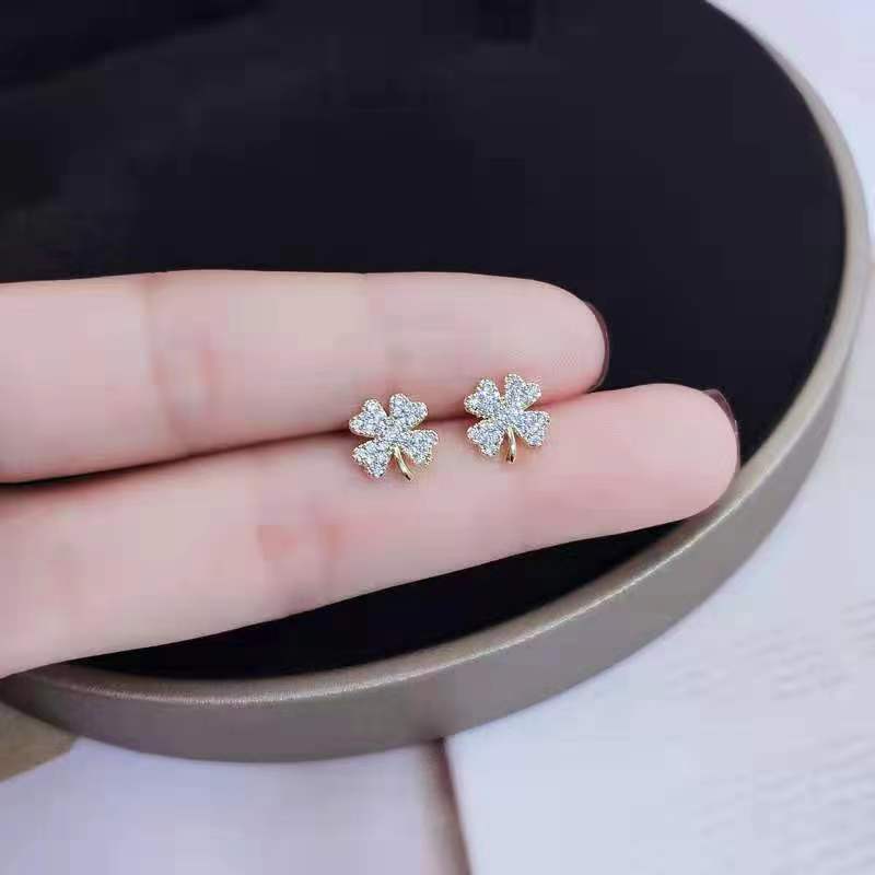 Four-Leaf Clover Earrings Simple Fashion Ladies Earrings Small Advanced Sense Of Rhinestone Earrings