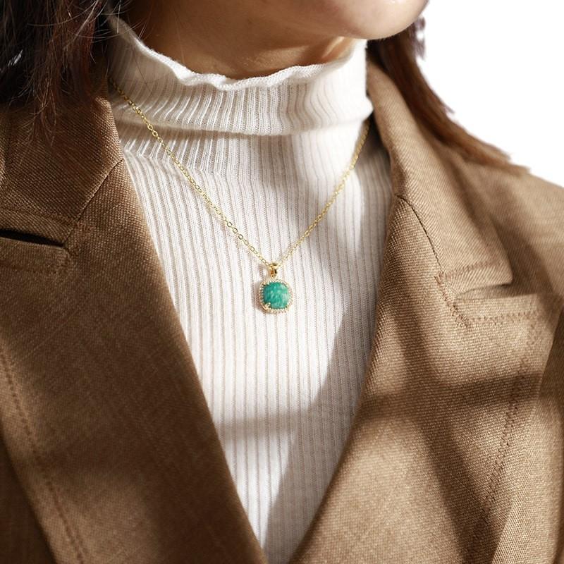 Luxury High Quality Simple French Fashion Natural Stone Pendant Necklace Clavicle Chain European, American, Japanese and Korean Popular Jewelry