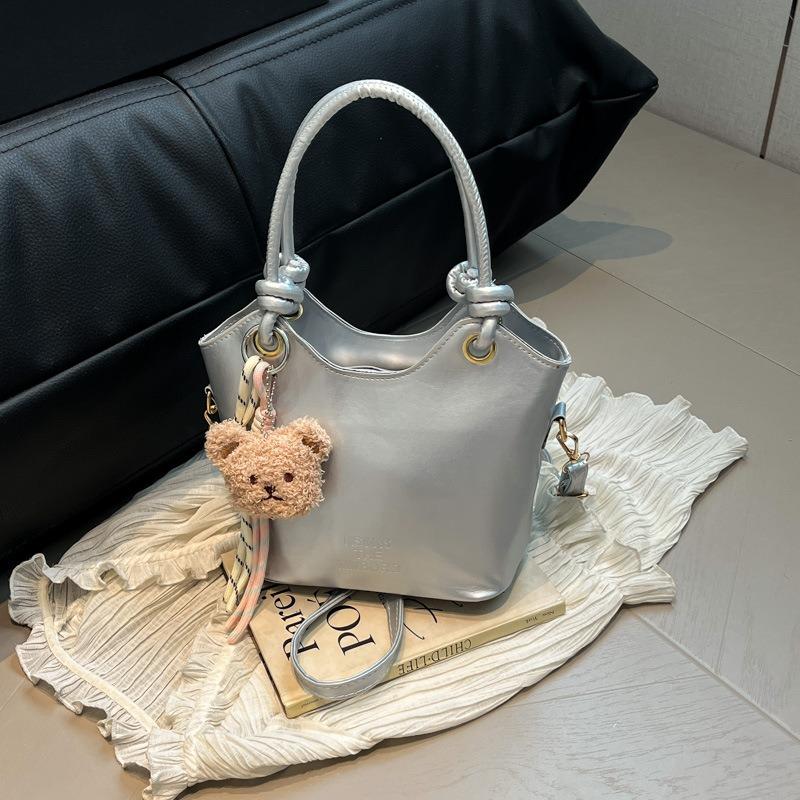 New Simple and Popular Small Bag Women's Summer Versatile Fashion Messenger Bag Casual Portable Bucket Bag