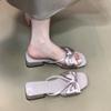 Blue cabinet, open-toed cool slippers for women's summer wear 2025 summer with skirts, one-word drags, folds, bows are gentle and cool