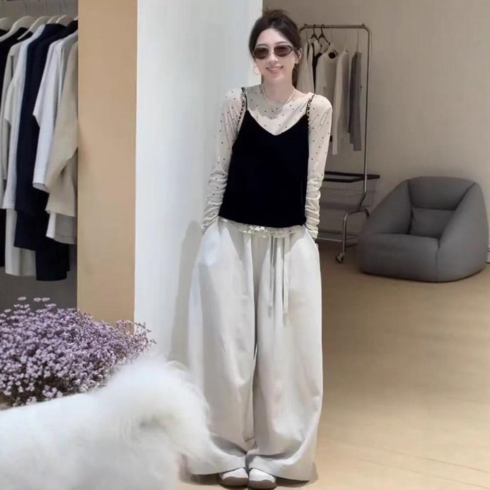 

2025 Autumn French Polka Dot Long-Sleeve T-Shirt and Velvet Camisole Set - Women s Versatile, Slimming, Loose Fit XL 130-145 lbs