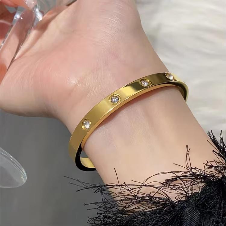 Golden Womens Bracelet Titanium Jewelry 18K Gold-plated Waterproof Rust Proof Non Color Changing Mens and Womens Couple Jewelry