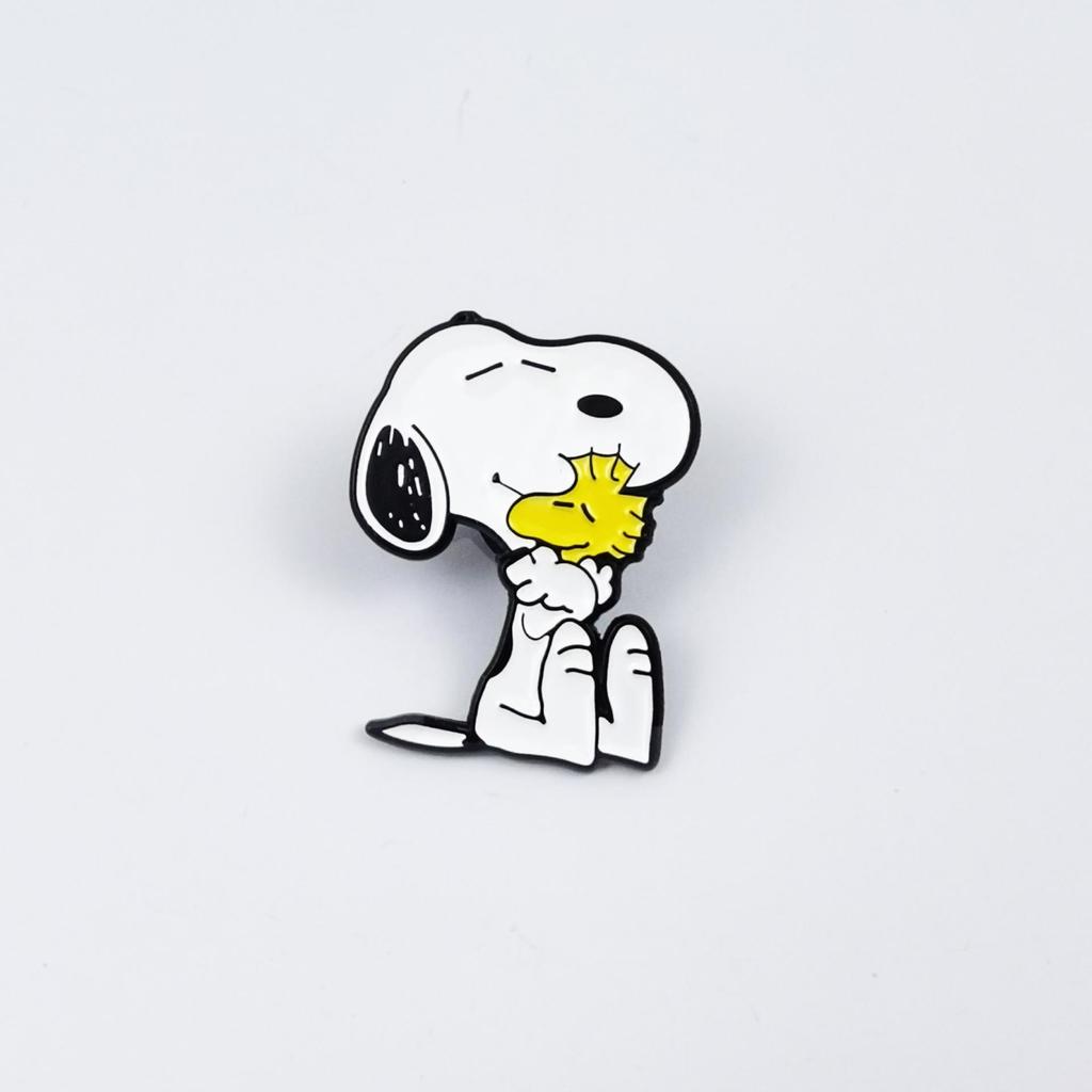 Snoopy Cartoon Brooch - Cute Backpack & Clothing Accessory for Kids