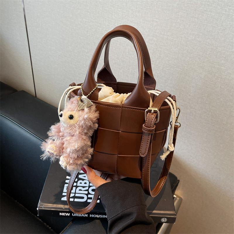 High-end Niche Woven Bag Women's New Versatile Messenger Bag Simple Portable Bucket Bag