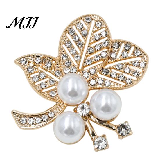Non-fading Leaf Brooch Faux Pearl Rhinestone Brooch, Alloy Hollow Leaves Lapel Secure Clasp Pin, Sweater Cardigan Coat Suit Clothing Jewelry
