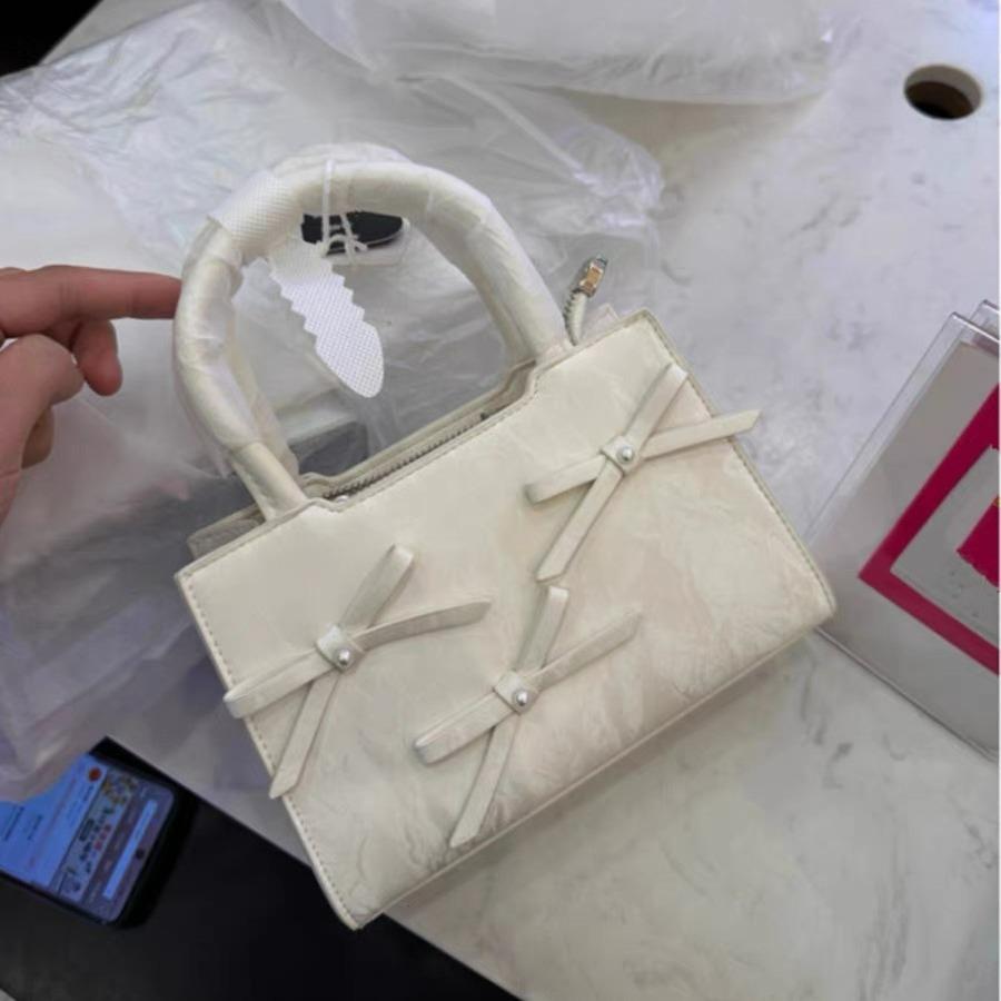 Bow Minority Crossbody Bag Pure Desire Sweet Lady Style Portable Simple Commuting Small Square Bag