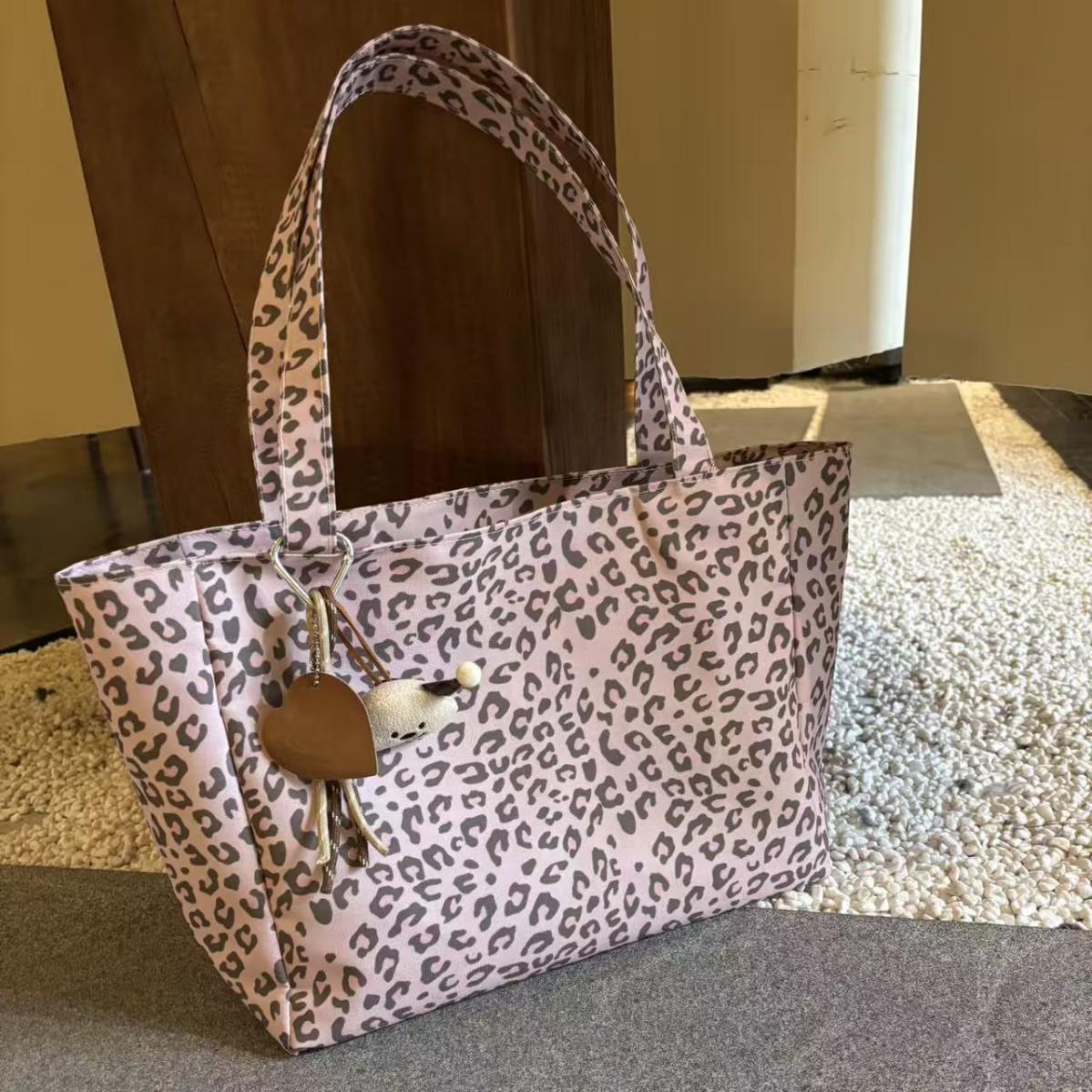 

Женская сумка-тоут большой вместимости с леопардовым принтом - Модная плечевая сумка-хобо Осень/Зима 2025 Height 26cm Width 46cm Thickness 14cm