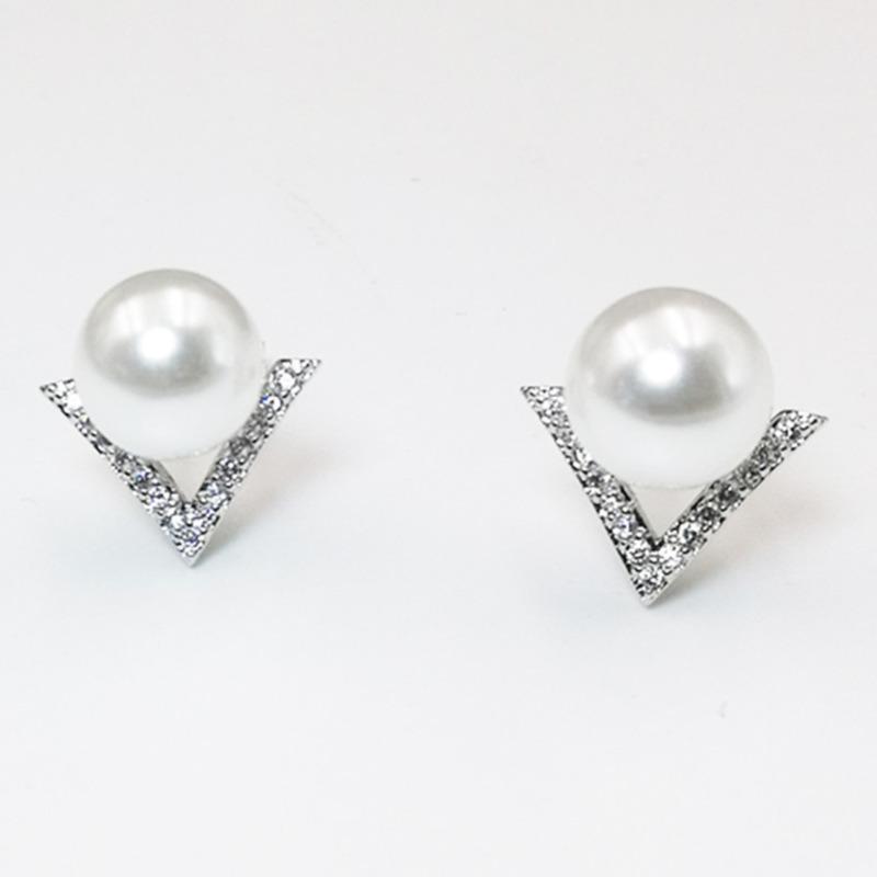 BELLA BOX Pure Silver Needle Earrings, Korean Version, Shell Pearl Ear Pins, Small Stud Earrings For Women, Ear Accessories.