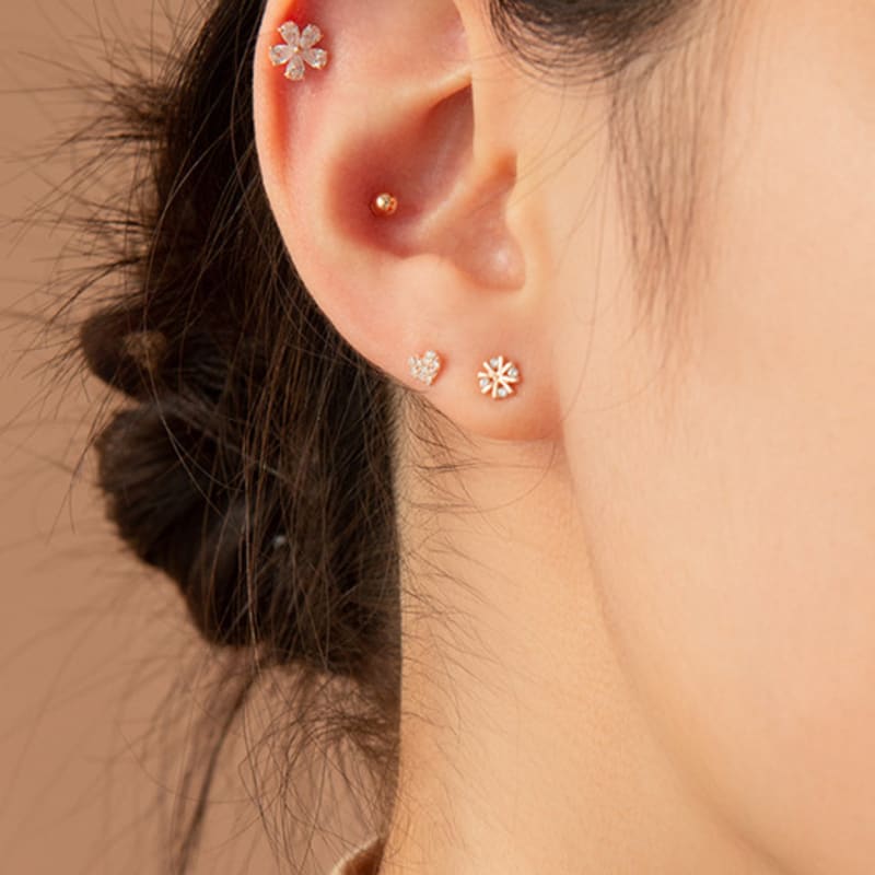 LUNNE 14k Snowflake Cubic Piercing (14K Gold) #W03