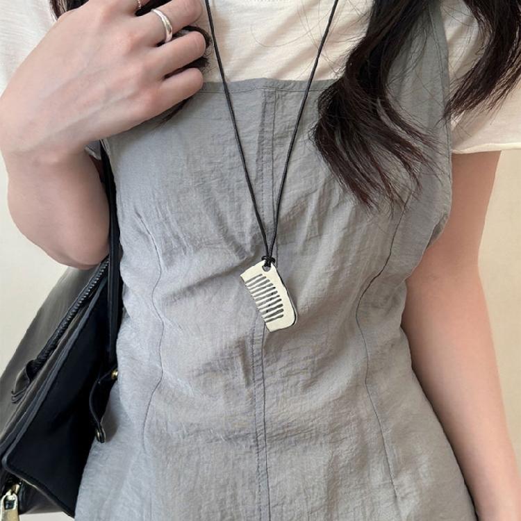 Contemporary Comb Shaped Alloy Necklace Polished Finish Clavicle Chain Everyday Fashion Statement Accessory