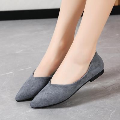 Four Seasons New Large Pointed Flat Bottom Shallow Mouth Women's Single Shoe Suede Flat Heel Middle Aged Women's Work Shoes