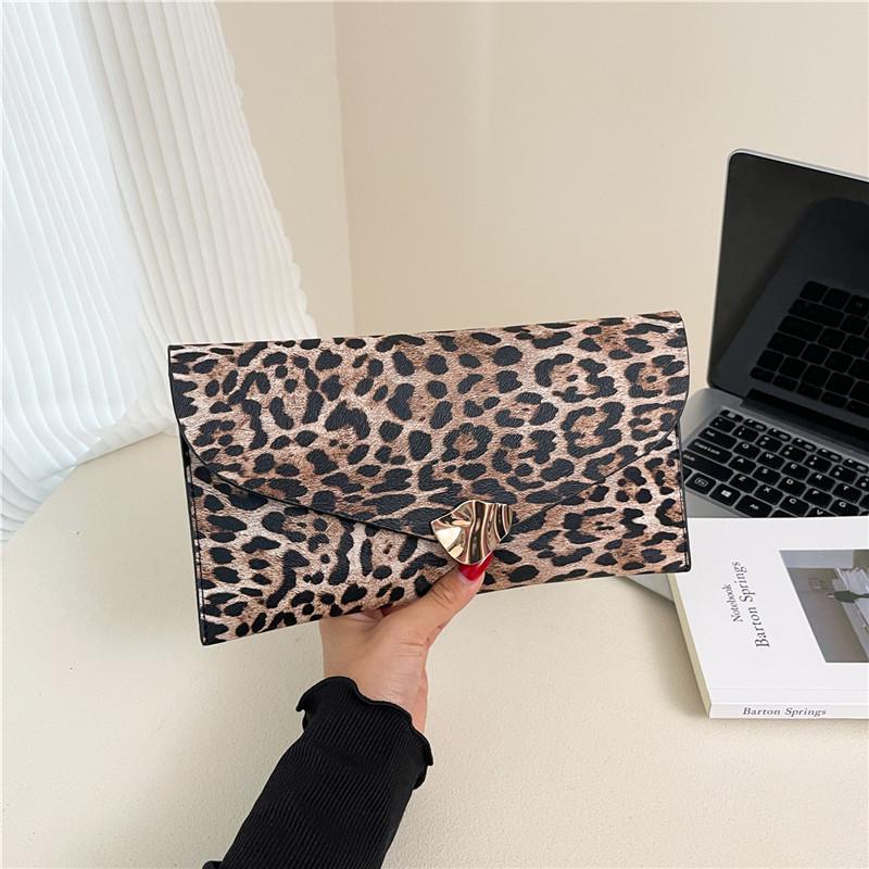 

Темпераментная сумка-клатч с леопардовым принтом, новая популярная модная простая текстура, красивая простая квадратная сумка