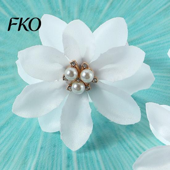 Serviettenring 6 Stück Weiße Lotusringe, Chiffonblumen Metallhalter, Weicher Stoff Perlen-Dinnerringe für Hochzeit Junggesellinnenabschied Tisch