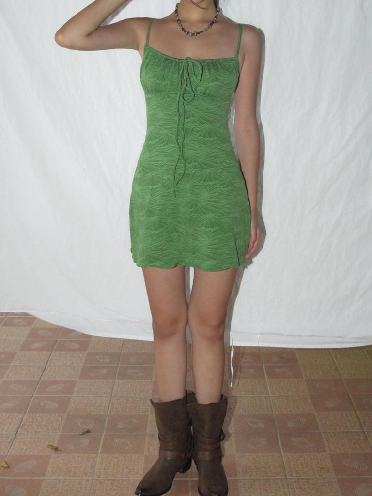 In-Stock Green Retro French-Style Spaghetti Strap Dress - Slimming & Flattering Spring/Summer Short Skirt for Women