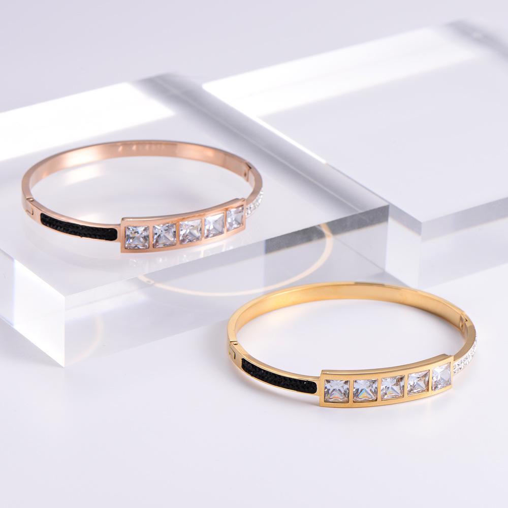 AML Exquisite Christmas Wedding Bracelet: Luxurious, Unique Jewelry for an Elegant and Festive Touch