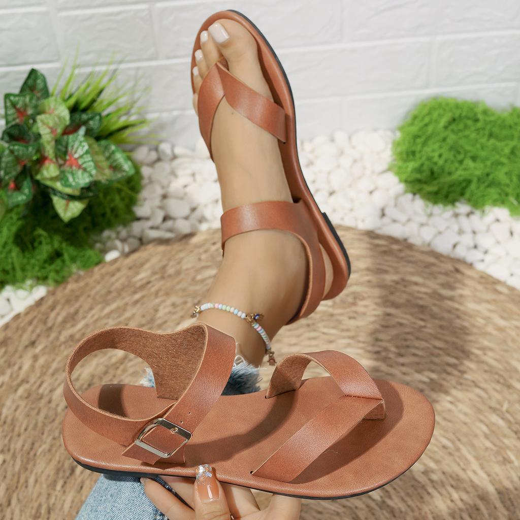 European and American foreign trade new flat bottom toe buckle large size sandals women's retro lightweight solid color beach cool slippers
