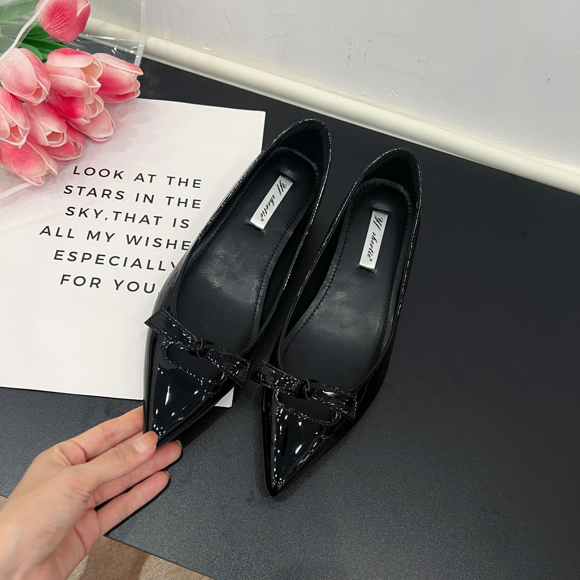 

Inner height-increasing women s shoes bow-tie pointed head shallow mouth single shoes 2025 spring new temperament slightly open-toed not tired feet 39 чорний