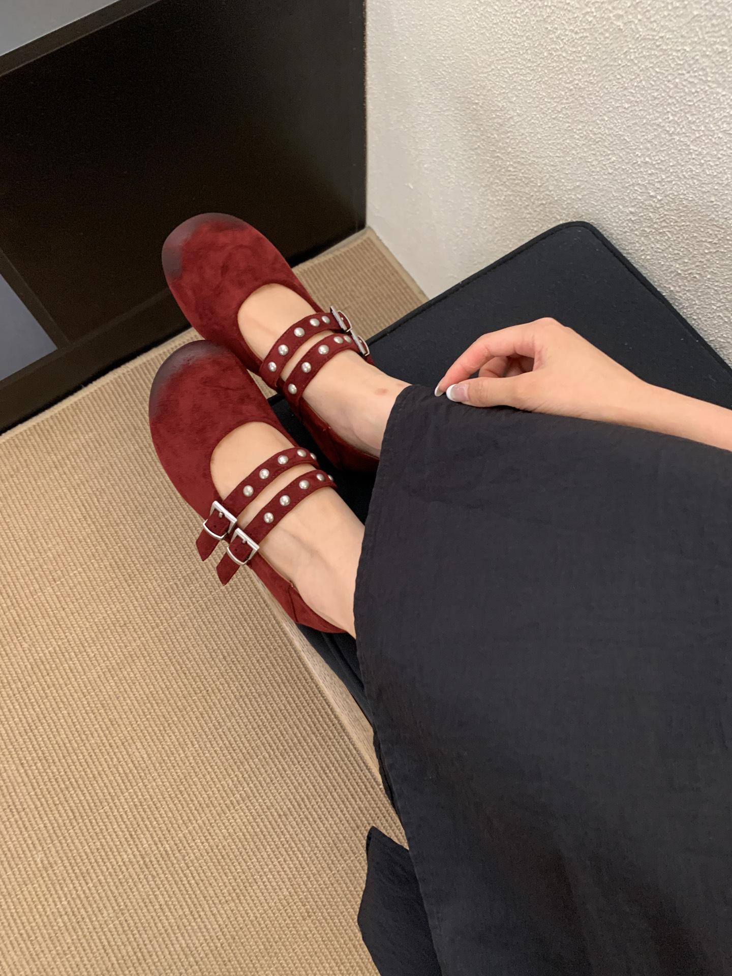 

Polished round head light mouth rivets one word with late evening breeze single shoes women s 2025 autumn new women s inner height increase Mary Jan 39