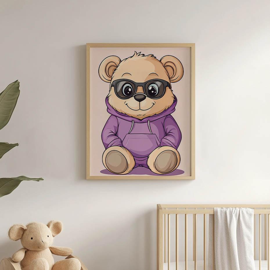 Plakat Pluszowy Miś We Fioletowym Hoodie Plakat Pluszowy Miś We Fioletowym Hoodie, 50X70 Cm, Bez Ramy, Papier Matowy 230 Gsm