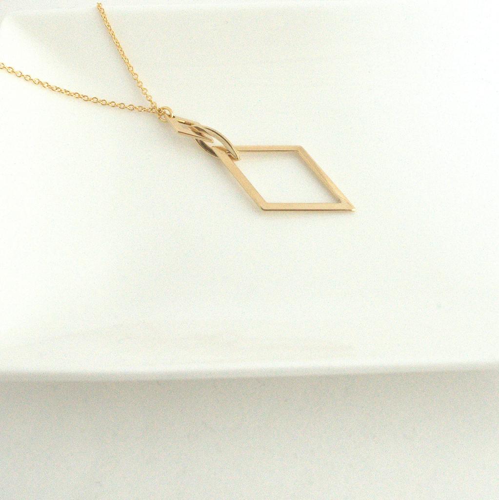[Naot Jewelry] Rhombus Long Necklace [Gift Box Included] Gold nn024