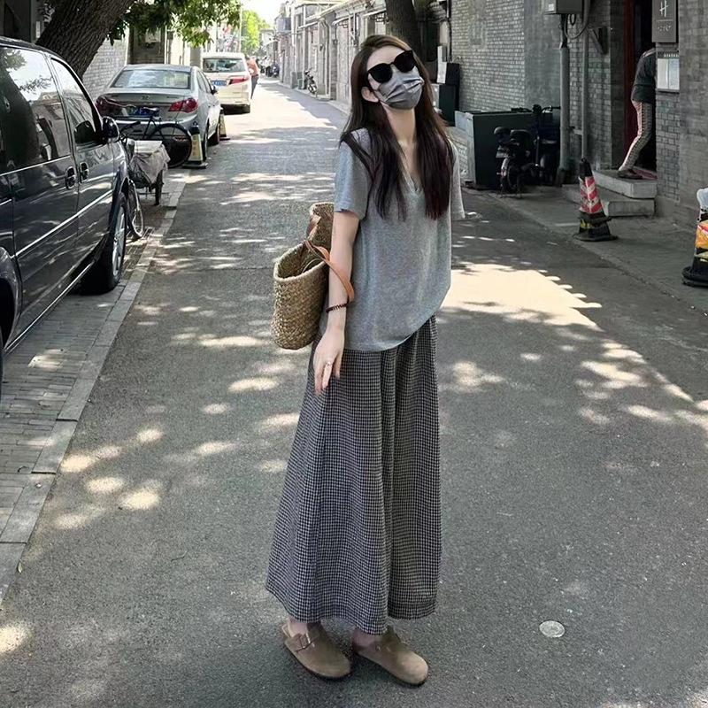 Chic Maternity Summer Set: Loose V-Neck Top & High-Waist A-Line Skirt