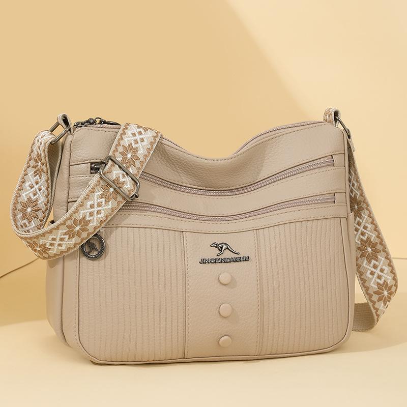 

Вместительная сумка на одно плечо с ромбовидной выделкой из мытой кожи бежевый