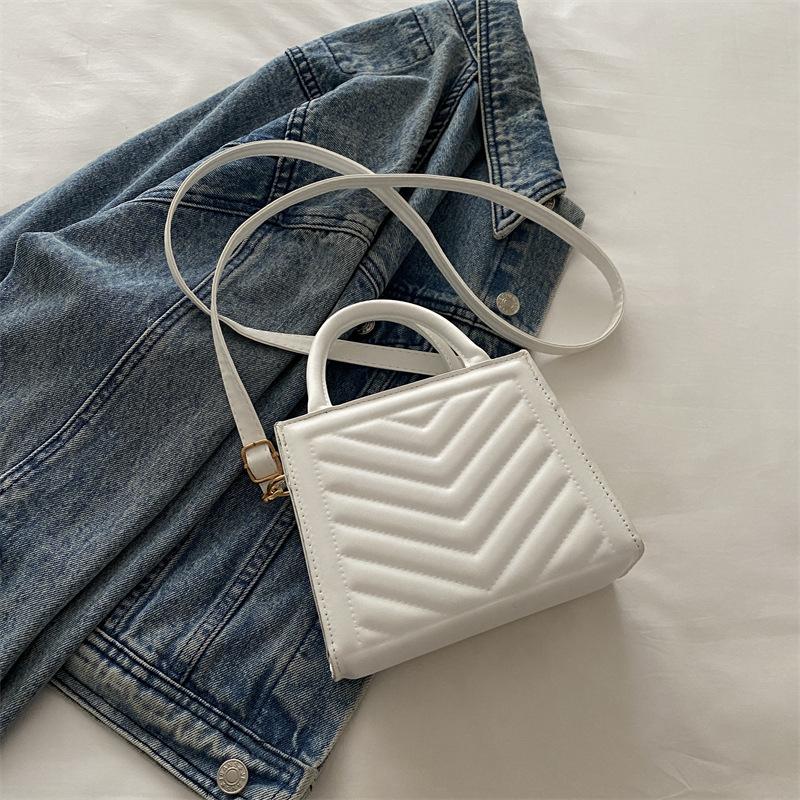 Texturierte Damenhandtasche mit Stickerei 2025 Winter neue Schulter-Umhängetasche modisch und lässig einfache kleine quadratische Trendtasche