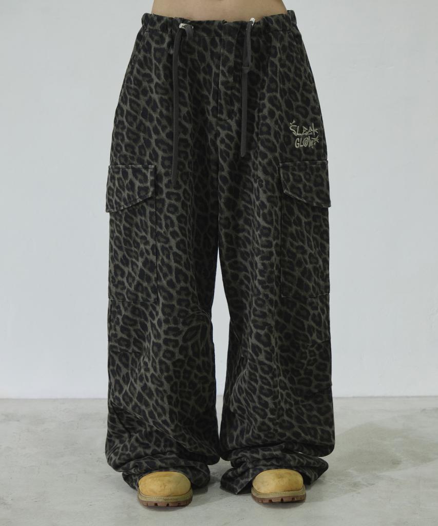 Seulliggeullou Logo Wide Dart Cargo Pants [Leopard]