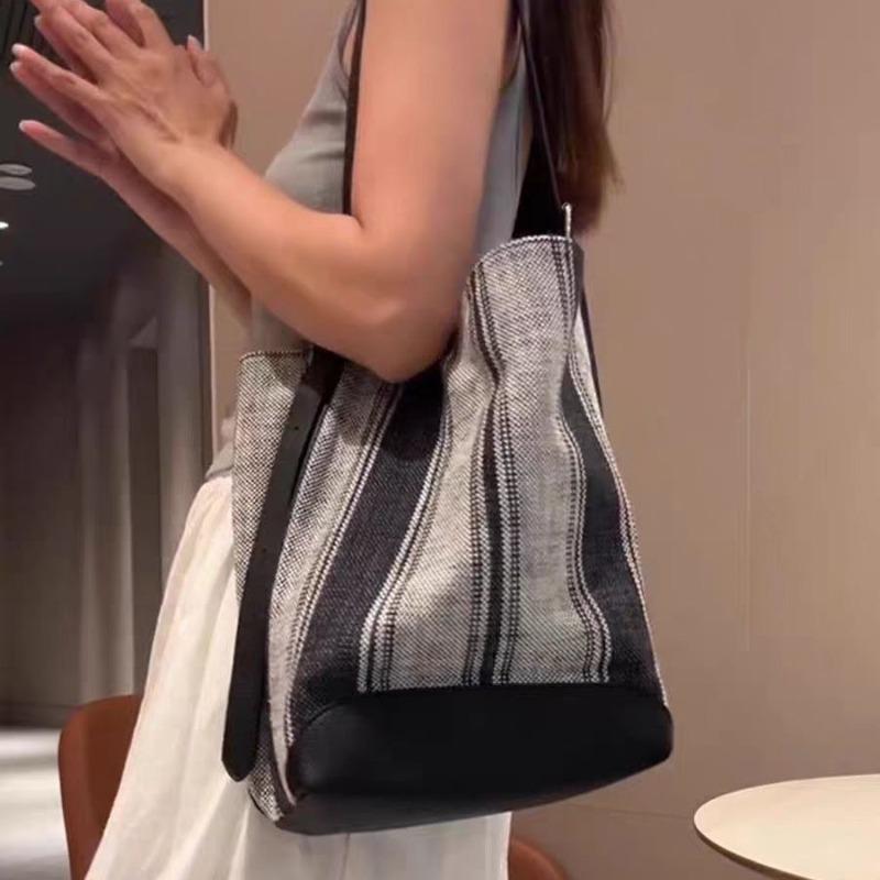 Retro Striped Tote Bag, New Lazy Wind, High-end Sense, Large-capacity Bucket Bag, Commuter Versatile Messenger Bag.