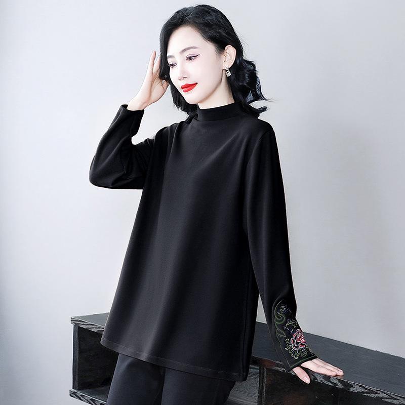 Camiseta de Felpa Bordada de Cuello Semi-Alto para Mujeres de Mediana Edad - Colección Otoño/Invierno