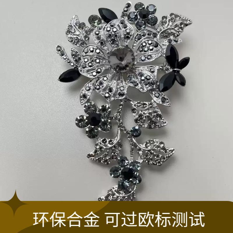 Hochwertige Blumen-Damenbrosche Luxuriöser Hofkristall Retro Temperament Corsage Vielseitige Brosche