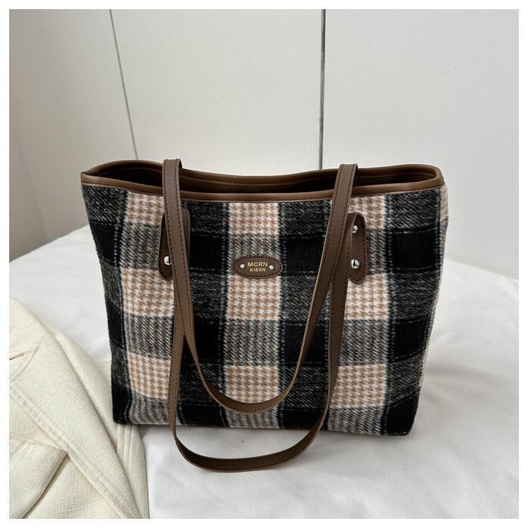 Fashionable Winter Woolen Plaid Tote Bag 2023 Stylish Casual Shoulder Handbag Soft Texture