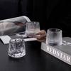 Luxusní sklenice na víno Sklenice na whisky Rotační sklenice Vynikající průhledná sklenice Bar Personalizovaná sklenice na víno Vánoční dárek